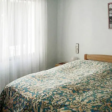 Contemporary In With 2 Bedrooms, Sun Terrace, Pool Apartman *