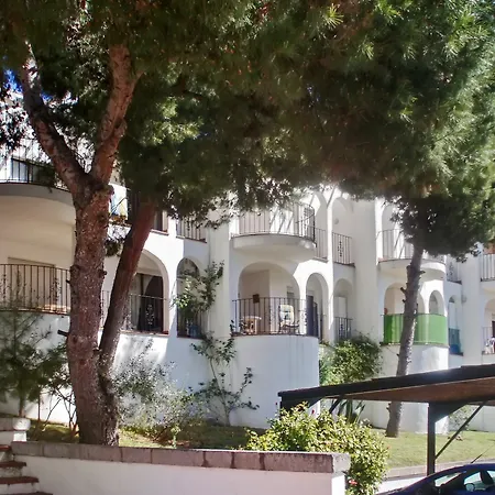 Contemporary In With 2 Bedrooms, Sun Terrace, Pool Apartman