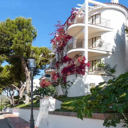 Apartman Contemporary In With 2 Bedrooms, Sun Terrace, Pool